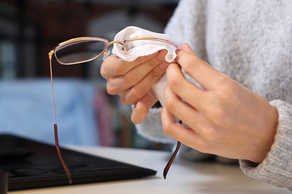 Cleaning your glasses the right way